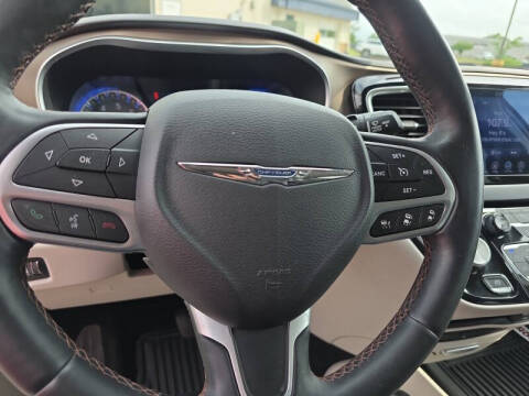 2017 Chrysler Pacifica Touring-L Plus