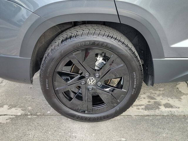 2025 Volkswagen Taos SE