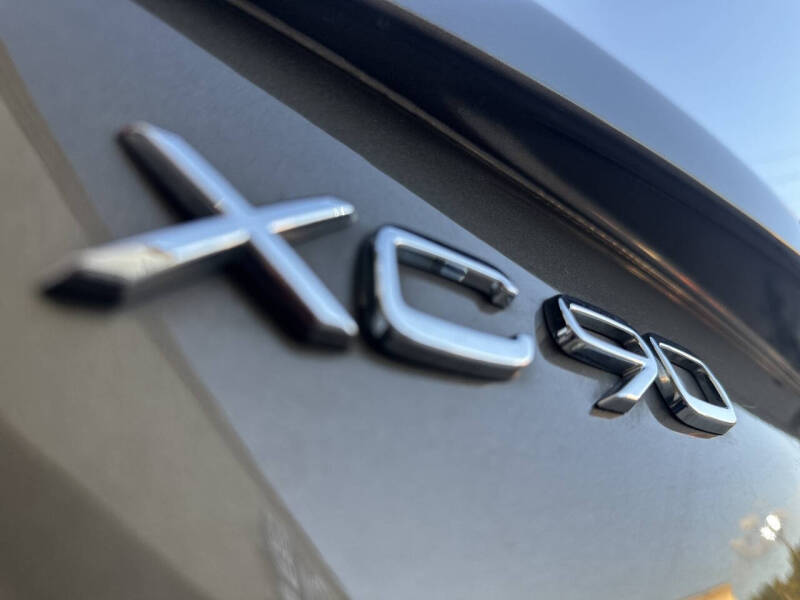 2017 Volvo XC90 T6 Momentum