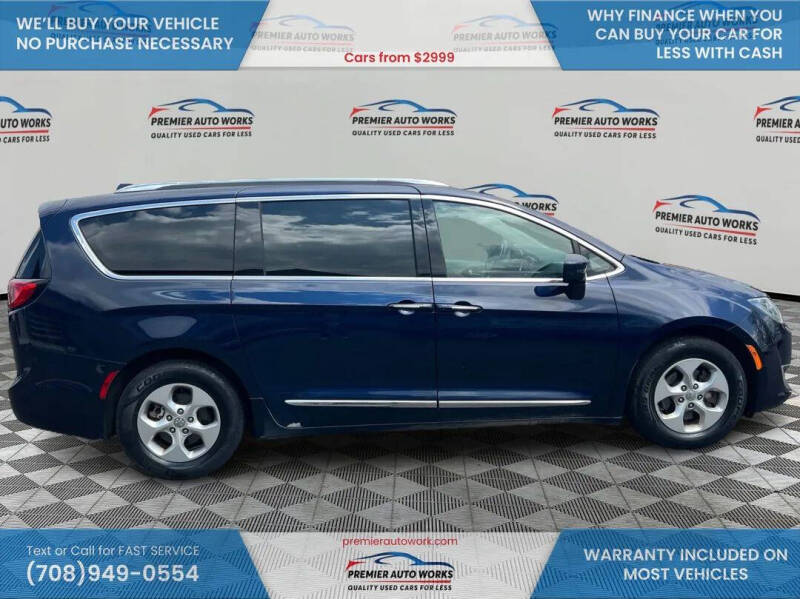 2017 Chrysler Pacifica Touring-L Plus