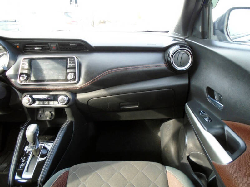 2019 Nissan Kicks SR