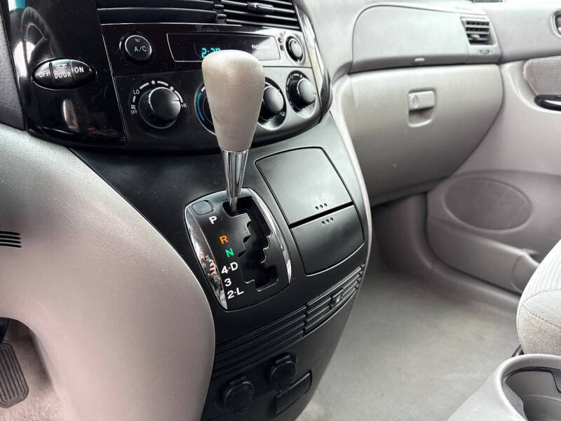 2004 Toyota Sienna LE 7 Passenger