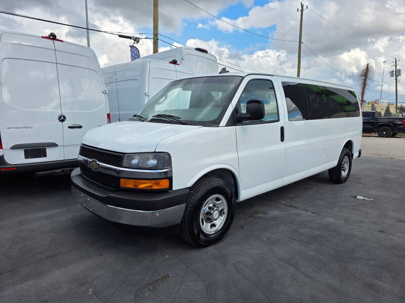 2017 Chevrolet Express LT 3500