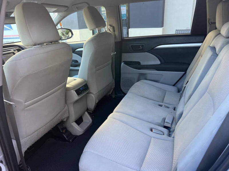 2019 Toyota Highlander LE