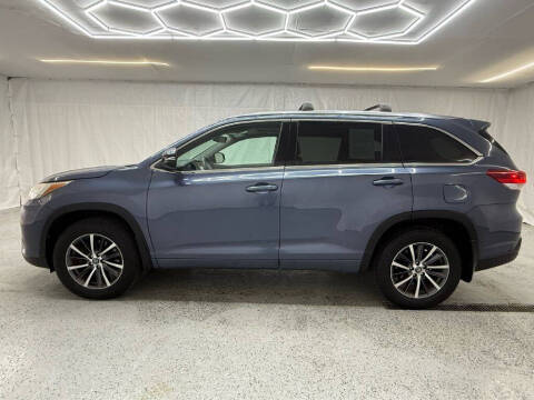 2017 Toyota Highlander SE