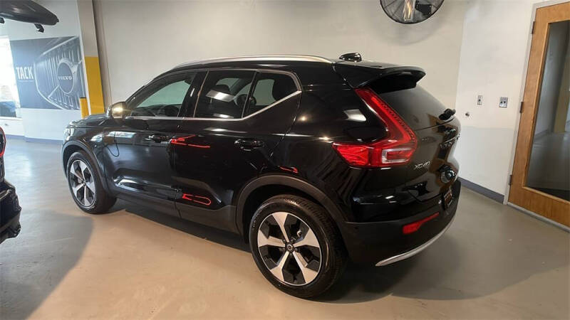 2025 Volvo XC40 B5 Plus Bright Theme