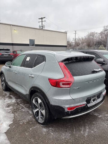 2025 Volvo XC40 B5 Plus Bright Theme