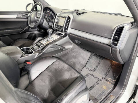 2013 Porsche Cayenne GTS