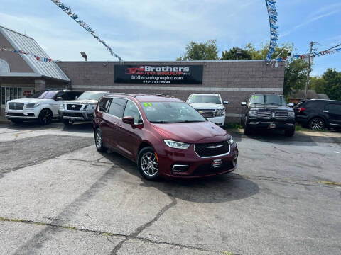 2021 Chrysler Pacifica for sale at Brothers Auto Group in Youngstown OH