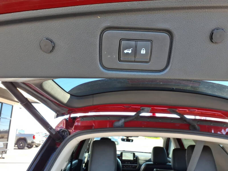 2023 Nissan Pathfinder SL