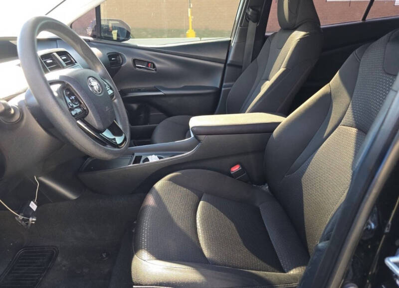 2021 Toyota Prius LE