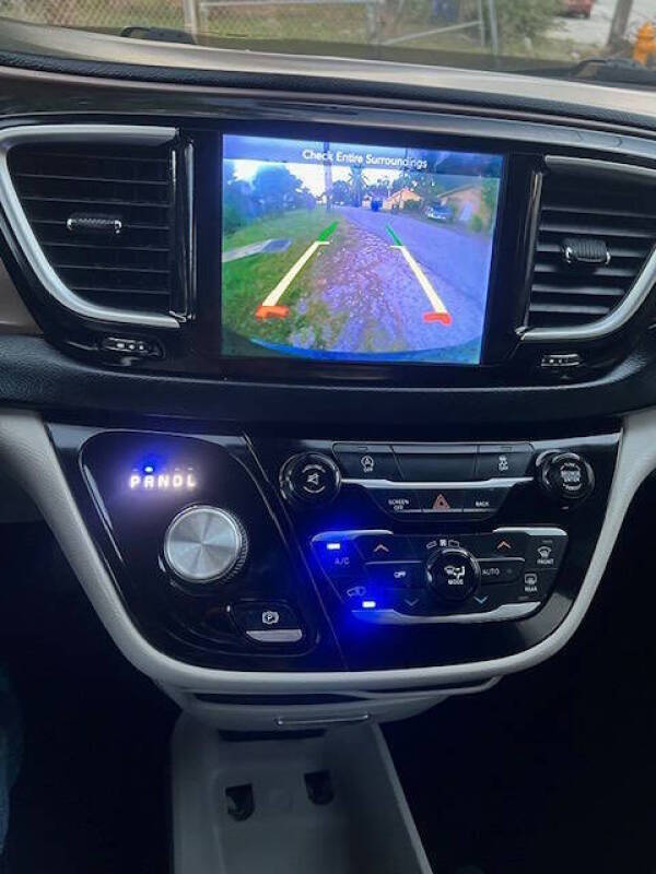 2017 Chrysler Pacifica Touring-L