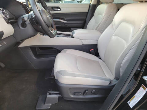 2023 Nissan Pathfinder SL