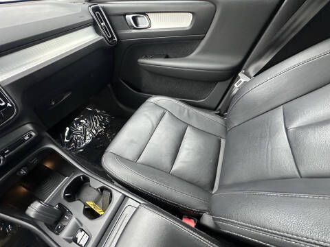 2019 Volvo XC40 T5 Momentum