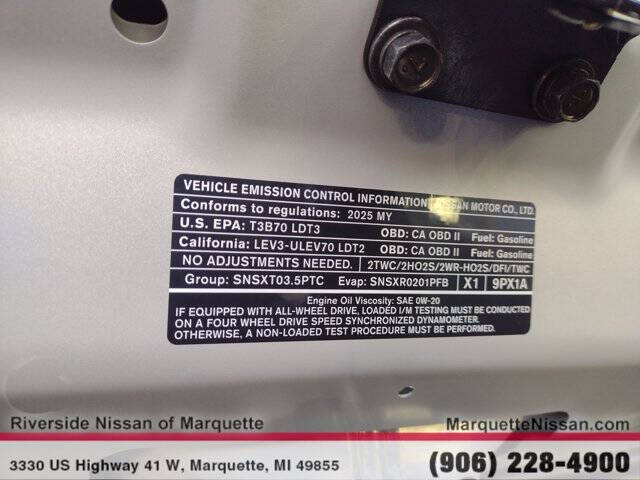 2025 Nissan Pathfinder Platinum