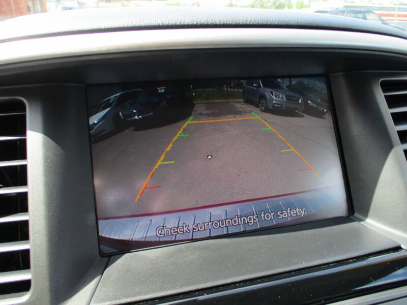 2017 Nissan Pathfinder SL