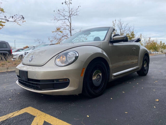 2013 Volkswagen Beetle Convertible for sale at Ideal Cars LLC in Skokie, IL