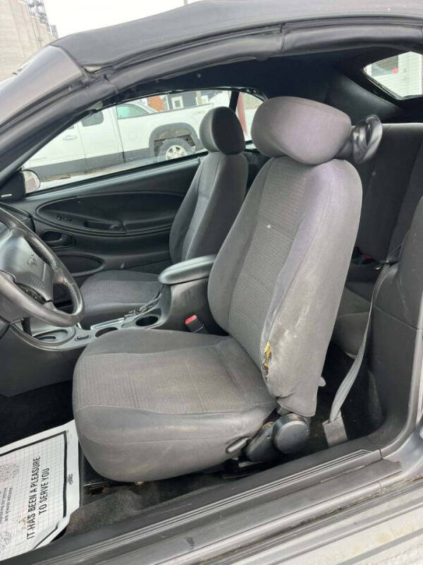 2003 Ford Mustang Deluxe