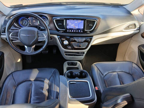 2017 Chrysler Pacifica Touring-L Plus