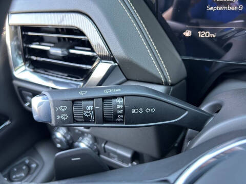 2025 GMC Yukon Elevation