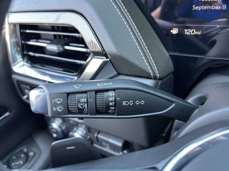 2025 GMC Yukon Elevation