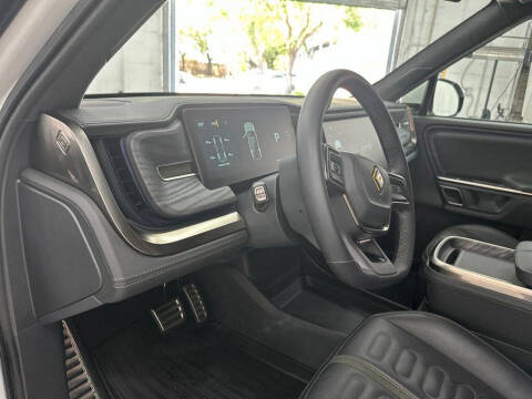 2023 Rivian R1S