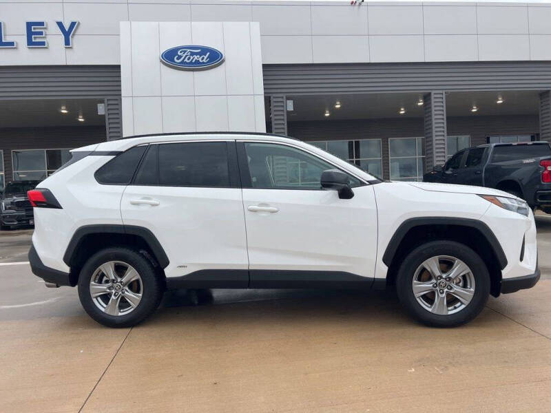 2025 Toyota RAV4 Hybrid LE