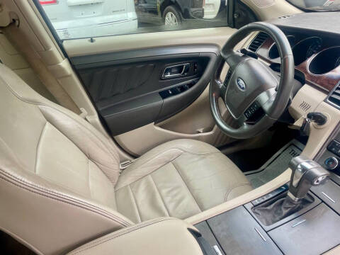 2011 Ford Taurus SEL