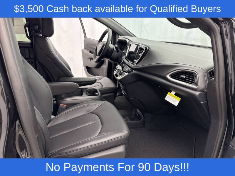 2026 Chrysler Pacifica Select