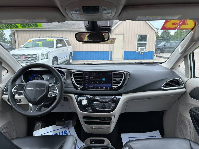 2023 Chrysler Pacifica Touring L