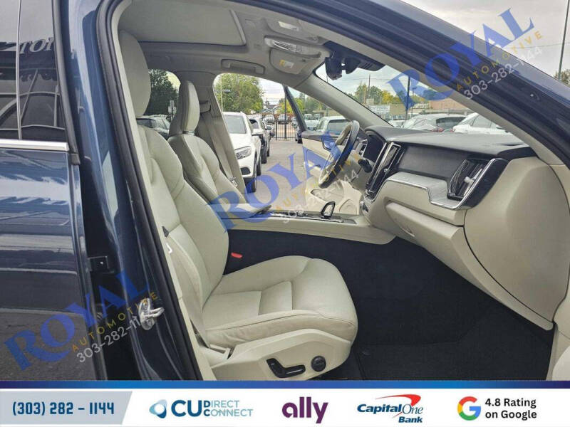 2023 Volvo XC60 B5 Plus Bright Theme