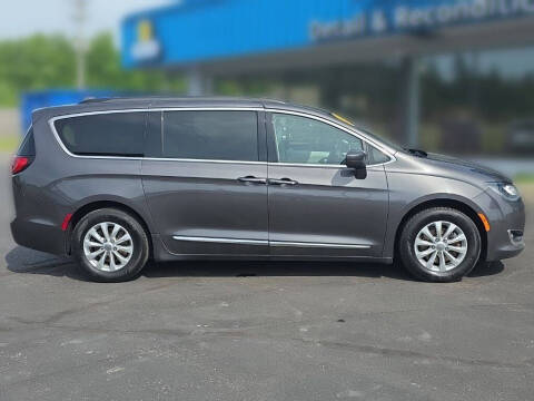 2017 Chrysler Pacifica Touring-L