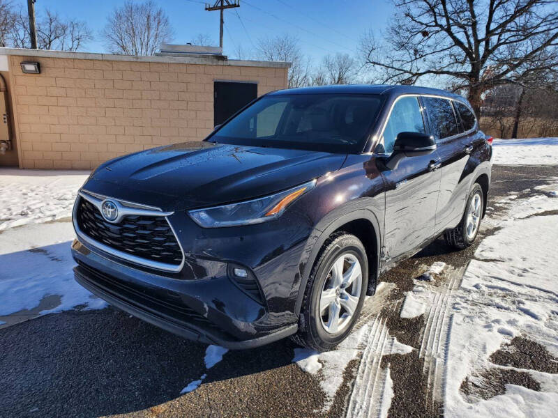 2021 Toyota Highlander Hybrid for sale at COOP'S AFFORDABLE AUTOS LLC in Otsego MI