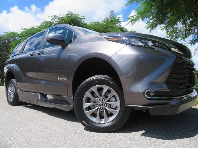 2024 Toyota Sienna XLE 7-Passenger