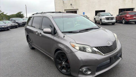 2012 Toyota Sienna SE 8-Passenger