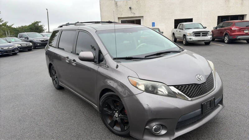 2012 Toyota Sienna SE 8-Passenger
