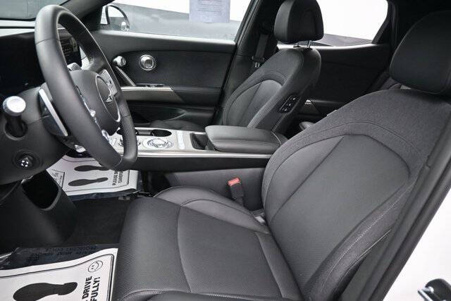 2025 Genesis GV60 Standard