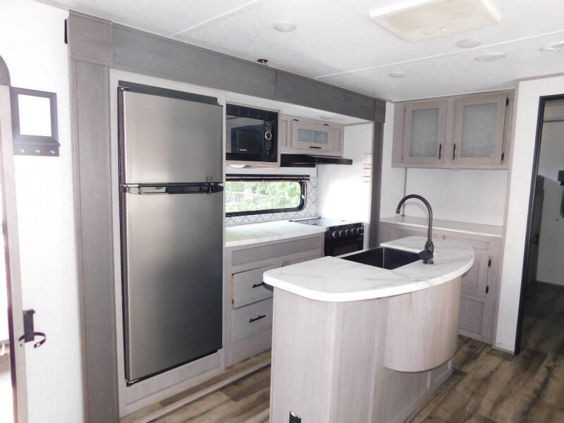 2023 Coleman Lantern 337 BH