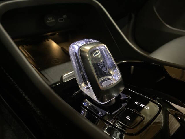 2025 Volvo XC40 B5 Plus Dark Theme