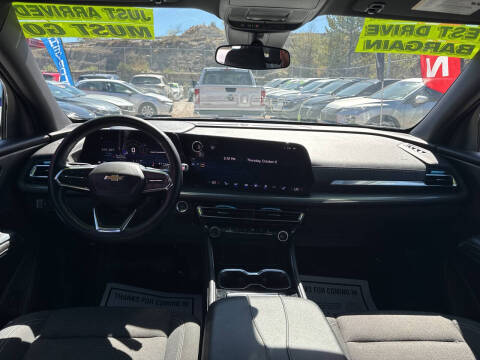 2024 Chevrolet Traverse LT