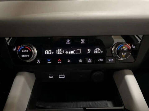 2025 Mitsubishi Outlander PHEV SEL