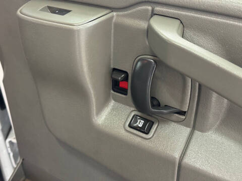 2017 GMC Savana 2500