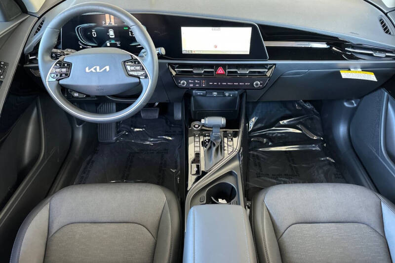 2025 Kia Niro SX