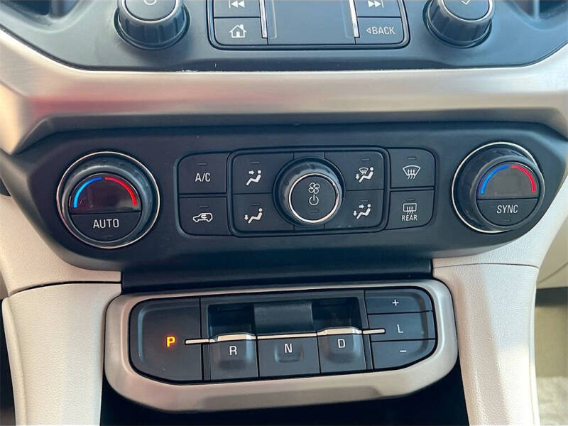 2022 GMC Acadia Denali