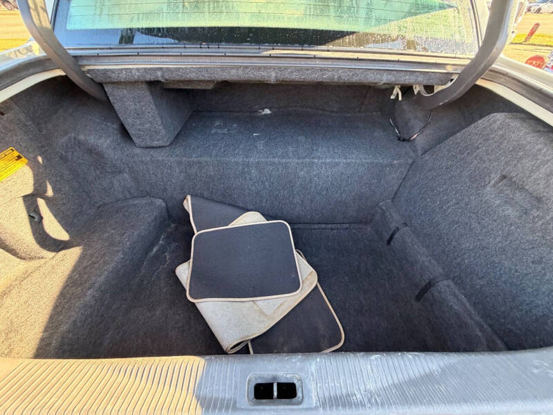 2005 Lincoln Town Car Signature Limited