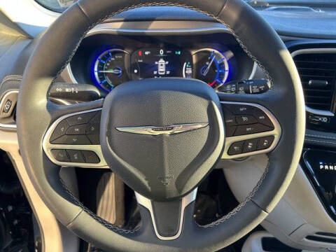 2022 Chrysler Pacifica Hybrid Touring L