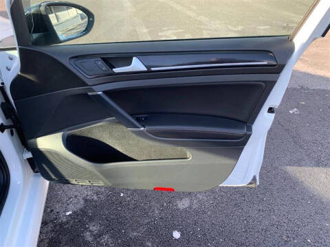 2017 Volkswagen Golf R 4Motion