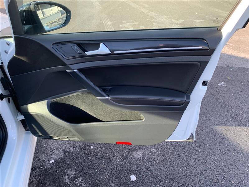 2017 Volkswagen Golf R 4Motion