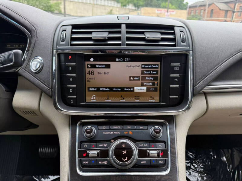 2018 Lincoln Continental Premiere