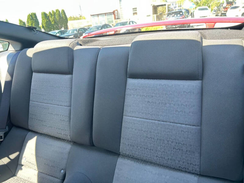 2006 Ford Mustang V6 Standard